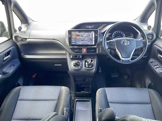 トヨタ ヴォクシー ハイブリッド ZS 三重県 2016(平28)年 13.5万km ブラック ALPINE10型ナビ/ALPINE12.8型フリップダウンモニター/バックカメラ/フルセグTV/前後ドラレコ/ETC/HDMI/USB入力/ステアリングスイッチ/レーンキープアシスト/衝突被害軽減システム/LEDヘッドライト/オートハイビーム/リアサンシェード/オートリトラミラー