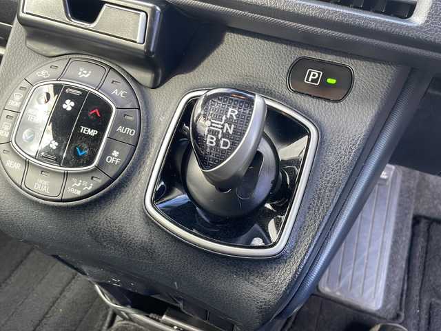 トヨタ ヴォクシー ハイブリッド ZS 三重県 2016(平28)年 13.5万km ブラック ALPINE10型ナビ/ALPINE12.8型フリップダウンモニター/バックカメラ/フルセグTV/前後ドラレコ/ETC/HDMI/USB入力/ステアリングスイッチ/レーンキープアシスト/衝突被害軽減システム/LEDヘッドライト/オートハイビーム/リアサンシェード/オートリトラミラー