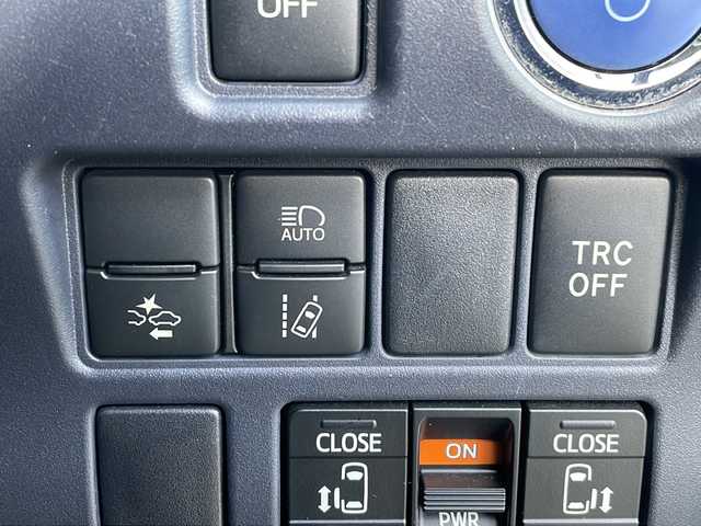 トヨタ ヴォクシー ハイブリッド ZS 三重県 2016(平28)年 13.5万km ブラック ALPINE10型ナビ/ALPINE12.8型フリップダウンモニター/バックカメラ/フルセグTV/前後ドラレコ/ETC/HDMI/USB入力/ステアリングスイッチ/レーンキープアシスト/衝突被害軽減システム/LEDヘッドライト/オートハイビーム/リアサンシェード/オートリトラミラー