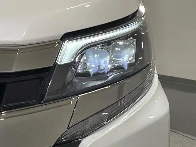 トヨタ ノア Si ダブルバイビー 愛知県 2017(平29)年 4.4万km ホワイトパールクリスタルシャイン 純正9型SDナビ(フルセグTV/CD/DVD/)/バックモニター/トヨタセーフティセンス/　　-プリクラッシュセーフティー/　　-レーンディパーチャーアラート/　　-オートマチックハイビーム/純正フリップダウンモニター/ドライブレコーダー/オートクルーズコントロール/両側パワースライドドア/ビルトインETC/純正LEDヘッドライト/フォグランプ/USBポート/ハーフレザーシート