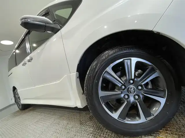 トヨタ ノア Si ダブルバイビー 愛知県 2017(平29)年 4.4万km ホワイトパールクリスタルシャイン 純正9型SDナビ(フルセグTV/CD/DVD/)/バックモニター/トヨタセーフティセンス/　　-プリクラッシュセーフティー/　　-レーンディパーチャーアラート/　　-オートマチックハイビーム/純正フリップダウンモニター/ドライブレコーダー/オートクルーズコントロール/両側パワースライドドア/ビルトインETC/純正LEDヘッドライト/フォグランプ/USBポート/ハーフレザーシート