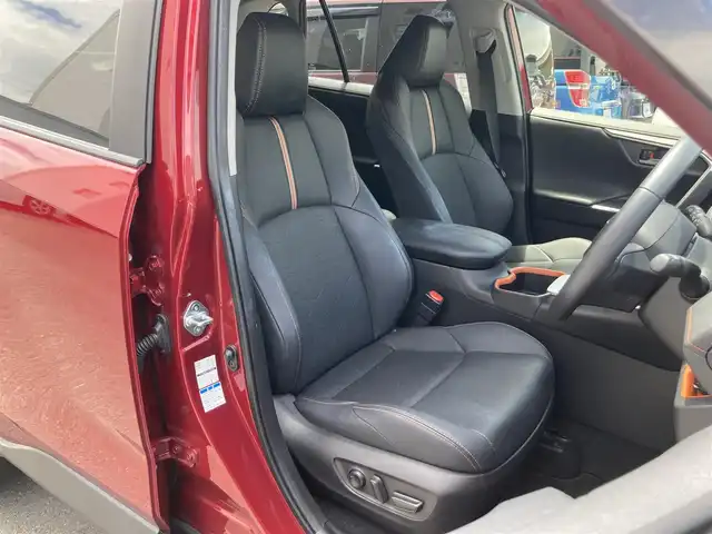 トヨタ ＲＡＶ４ アドベンチャー 静岡県 2022(令4)年 4.5万km センシュアルレッドマイカ 4WD/純正9型ディスプレイオーディオ/・Bluetooth/AM/FM/・AppleCarPlay/AndroidAuto対応/ハンズフリーパワーバックドア/バックカメラ/ビルトインETC/純正ドライブレコーダー/レーダークルーズコントロール/セーフティセンス/・プリクラッシュセーフティ/・レーントレーシングアシストポート/・オートマチックハイビーム/・ロードサインアシスト/ブラインドスポットモニター/LEDヘッドランプ/本革巻きステアリング/ステアリングヒーター/合皮スポーティシート/前席快適温熱シート/運転席シートポジションメモリー/純正19インチアルミホイール/ヴェルバスポルトII18インチAWスタッドレス積込/スマートエントリー/スタートシステム/禁煙車