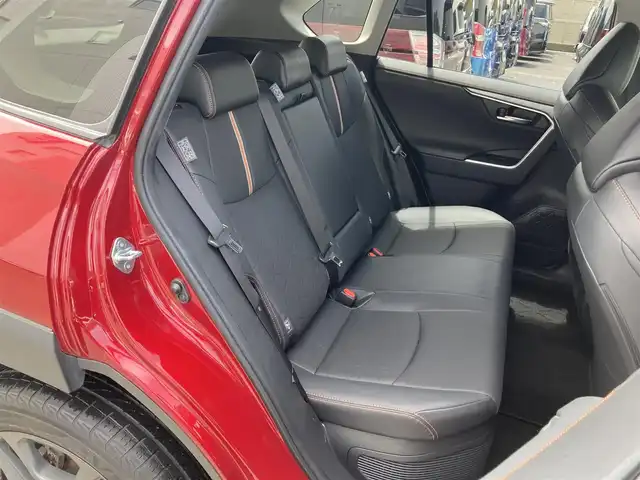 トヨタ ＲＡＶ４ アドベンチャー 静岡県 2022(令4)年 4.5万km センシュアルレッドマイカ 4WD/純正9型ディスプレイオーディオ/・Bluetooth/AM/FM/・AppleCarPlay/AndroidAuto対応/ハンズフリーパワーバックドア/バックカメラ/ビルトインETC/純正ドライブレコーダー/レーダークルーズコントロール/セーフティセンス/・プリクラッシュセーフティ/・レーントレーシングアシストポート/・オートマチックハイビーム/・ロードサインアシスト/ブラインドスポットモニター/LEDヘッドランプ/本革巻きステアリング/ステアリングヒーター/合皮スポーティシート/前席快適温熱シート/運転席シートポジションメモリー/純正19インチアルミホイール/ヴェルバスポルトII18インチAWスタッドレス積込/スマートエントリー/スタートシステム/禁煙車
