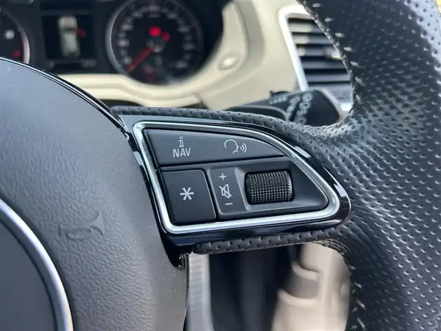 アウディ Ｑ３ 滋賀県 2018(平30)年 5.5万km グレー 125台限定車/専用19インチアルミホイール/ハイグロスブラックパッケージ/ハーフレザーシート/前席シートヒーター/パワーテールゲート/ドラレコ/ETC/純正ナビ/フルセグテレビ