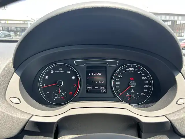 アウディ Ｑ３ 滋賀県 2018(平30)年 5.5万km グレー 125台限定車/専用19インチアルミホイール/ハイグロスブラックパッケージ/ハーフレザーシート/前席シートヒーター/パワーテールゲート/ドラレコ/ETC/純正ナビ/フルセグテレビ