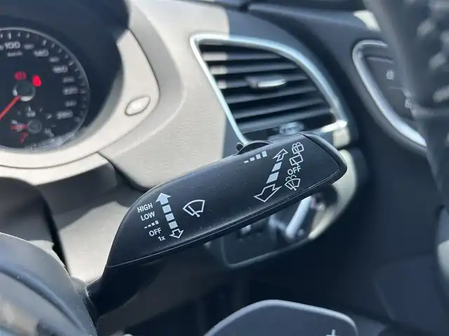 アウディ Ｑ３ 滋賀県 2018(平30)年 5.5万km グレー 125台限定車/専用19インチアルミホイール/ハイグロスブラックパッケージ/ハーフレザーシート/前席シートヒーター/パワーテールゲート/ドラレコ/ETC/純正ナビ/フルセグテレビ