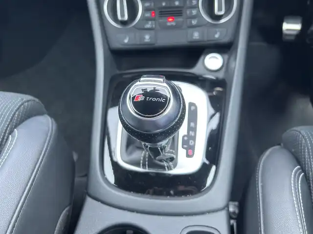 アウディ Ｑ３ 滋賀県 2018(平30)年 5.5万km グレー 125台限定車/専用19インチアルミホイール/ハイグロスブラックパッケージ/ハーフレザーシート/前席シートヒーター/パワーテールゲート/ドラレコ/ETC/純正ナビ/フルセグテレビ