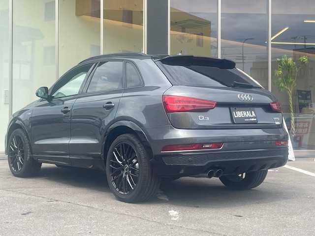 アウディ Ｑ３ Sラインコンペティション 青森県 2018(平30)年 5.5万km デイトナグレーパールエフェクト 4WD/125台限定仕様車/Sラインパッケージ/スポーツサスペンション/ブラックハイグロスタイリングパッケージ/ターボエンジン/純正ナビ/（Bluetooth・TV・CD・DVD）/バックカメラ/ハーフレザーシート/前席パワーシート/前席シートヒーター/パワーバックドア/前後ドライブレコーダー/専用19インチアルミホイール/ブラックルーフレール/LEDオートライト/ヘッドライトウォッシャー/フォグランプ/革巻きステアリング/ステアリングスイッチ/パドルシフト/電動パーキングブレーキ/パワーバックドア/オートエアコン/エアバック　W・サイド・カーテン/ETC/ウインカーミラー/コーナーセンサー/横滑り防止/盗難防止/プッシュスタート/スマートキーX2/保証書/取扱説明書