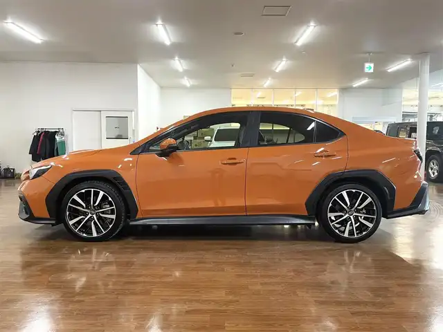 スバル ＷＲＸ Ｓ４ STIスポーツR EX 道央・札幌 2022(令4)年 1万km オレンジ 4WD/ワンオーナー/純正ナビ/・フルセグTV/BT/USB/AM/FM/フロント、サイド、バックカメラ/アイサイトX/・プリクラッシュブレーキ/・緊急時プリクラッシュステアリング/・前後誤発進抑制制御/・ツーリングアシスト/・車線逸脱制御/・ふらつき警報機能/・先行車発進お知らせ機能/・青信号お知らせ機能/・スバルビークルディテクション/・ドライバーモニタリングシステム/前後コーナーセンサー/横滑り防止装置/本革シート/全席シートヒーター/前席パワーシート/運転席シートメモリ機能/純正ドライブレコーダー/ビルトインETC/全車速追従機能付クルーズコントロール/パドルシフト/オートライト/LEDヘッドライト/前後フォグライト/ステアリングリモコン/純正フロアマット/プッシュスタート/スマートキーx2/ウインカーミラー/純正18インチAW/新車時保証書/取扱説明書
