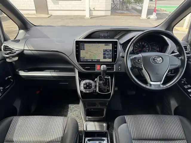トヨタ ヴォクシー ZS 煌Ⅱ 三重県 2019(令1)年 5.5万km イナズマスパーキングブラックガラスフレーク トヨタセーフティーセンス/純正10インチナビ【NSZN-Z68T】/・地デジTV/・DVD/CD/・Bluetooth/バックカメラ/ステアリングリモコン/両側パワースライドドア/クルーズコントロール/アイドリングストップ/LEDヘッドライト/LEDフォグライト/オートライト/コーナーセンサー/純正16インチアルミホイール/ビルトインETC/スマートキー×2