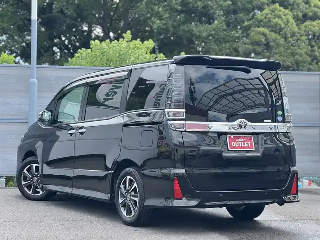 トヨタ ヴォクシー ZS 煌Ⅱ 三重県 2019(令1)年 5.5万km イナズマスパーキングブラックガラスフレーク トヨタセーフティーセンス/純正10インチナビ【NSZN-Z68T】/・地デジTV/・DVD/CD/・Bluetooth/バックカメラ/ステアリングリモコン/両側パワースライドドア/クルーズコントロール/アイドリングストップ/LEDヘッドライト/LEDフォグライト/オートライト/コーナーセンサー/純正16インチアルミホイール/ビルトインETC/スマートキー×2