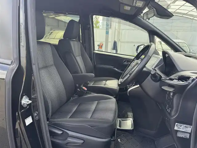 トヨタ ヴォクシー ZS 煌Ⅱ 三重県 2019(令1)年 5.5万km イナズマスパーキングブラックガラスフレーク トヨタセーフティーセンス/純正10インチナビ【NSZN-Z68T】/・地デジTV/・DVD/CD/・Bluetooth/バックカメラ/ステアリングリモコン/両側パワースライドドア/クルーズコントロール/アイドリングストップ/LEDヘッドライト/LEDフォグライト/オートライト/コーナーセンサー/純正16インチアルミホイール/ビルトインETC/スマートキー×2