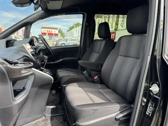 トヨタ ヴォクシー ZS 煌Ⅱ 三重県 2019(令1)年 5.5万km イナズマスパーキングブラックガラスフレーク トヨタセーフティーセンス/純正10インチナビ【NSZN-Z68T】/・地デジTV/・DVD/CD/・Bluetooth/バックカメラ/ステアリングリモコン/両側パワースライドドア/クルーズコントロール/アイドリングストップ/LEDヘッドライト/LEDフォグライト/オートライト/コーナーセンサー/純正16インチアルミホイール/ビルトインETC/スマートキー×2