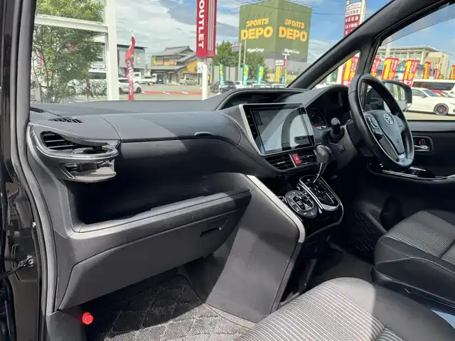 トヨタ ヴォクシー ZS 煌Ⅱ 三重県 2019(令1)年 5.5万km イナズマスパーキングブラックガラスフレーク トヨタセーフティーセンス/純正10インチナビ【NSZN-Z68T】/・地デジTV/・DVD/CD/・Bluetooth/バックカメラ/ステアリングリモコン/両側パワースライドドア/クルーズコントロール/アイドリングストップ/LEDヘッドライト/LEDフォグライト/オートライト/コーナーセンサー/純正16インチアルミホイール/ビルトインETC/スマートキー×2