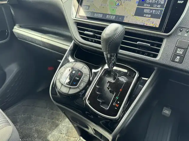 トヨタ ヴォクシー ZS 煌Ⅱ 三重県 2019(令1)年 5.5万km イナズマスパーキングブラックガラスフレーク トヨタセーフティーセンス/純正10インチナビ【NSZN-Z68T】/・地デジTV/・DVD/CD/・Bluetooth/バックカメラ/ステアリングリモコン/両側パワースライドドア/クルーズコントロール/アイドリングストップ/LEDヘッドライト/LEDフォグライト/オートライト/コーナーセンサー/純正16インチアルミホイール/ビルトインETC/スマートキー×2