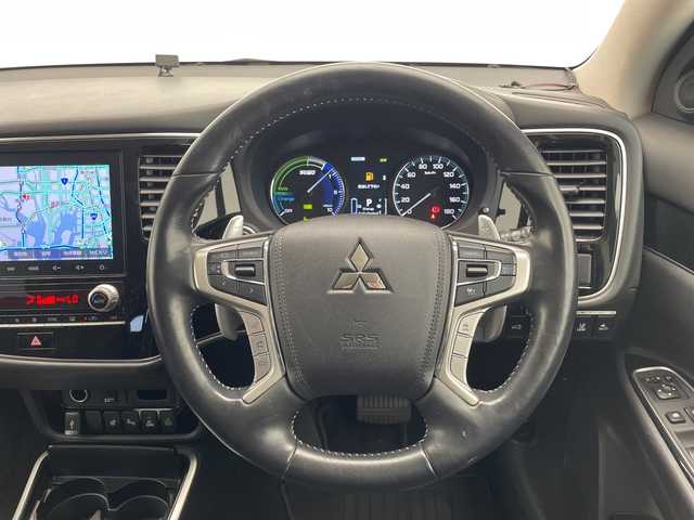 三菱 アウトランダー ＰＨＥＶ G プラスパッケージ 愛知県 2020(令2)年 4.2万km シルキーホワイト 衝突被害軽減ブレーキ/純正8インチディスプレイオーディオナビ（あり）/全方位カメラ/レーダークルーズコントロール/シートヒーター/フルセグTV/Bluetooth/バックカメラ/電動リアゲート/コーナーセンサー/アルミホイール/ブラインドスポットモニター/4WD/LEDヘッドライト/パドルシフト/ステアリングヒーター/ドライブレコーダー/ETC/ステアリングスイッチ/スマートキー/プッシュスタート