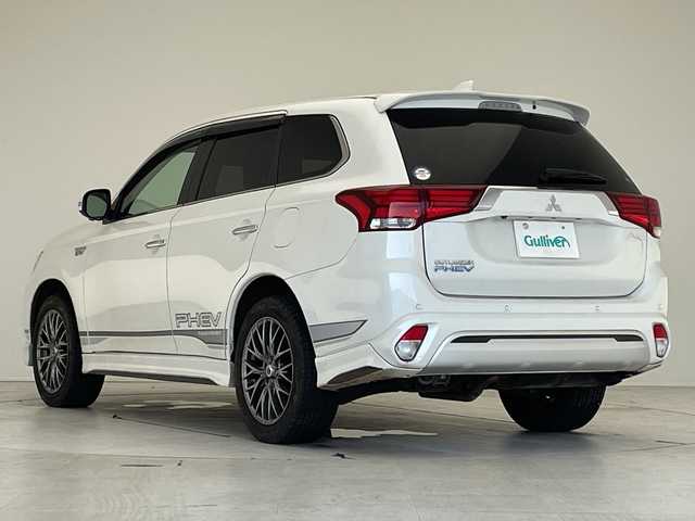 三菱 アウトランダー ＰＨＥＶ G プラスパッケージ 愛知県 2020(令2)年 4.2万km シルキーホワイト 衝突被害軽減ブレーキ/純正8インチディスプレイオーディオナビ（あり）/全方位カメラ/レーダークルーズコントロール/シートヒーター/フルセグTV/Bluetooth/バックカメラ/電動リアゲート/コーナーセンサー/アルミホイール/ブラインドスポットモニター/4WD/LEDヘッドライト/パドルシフト/ステアリングヒーター/ドライブレコーダー/ETC/ステアリングスイッチ/スマートキー/プッシュスタート