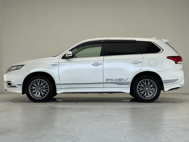 三菱 アウトランダー ＰＨＥＶ G プラスパッケージ 愛知県 2020(令2)年 4.2万km シルキーホワイト 衝突被害軽減ブレーキ/純正8インチディスプレイオーディオナビ（あり）/全方位カメラ/レーダークルーズコントロール/シートヒーター/フルセグTV/Bluetooth/バックカメラ/電動リアゲート/コーナーセンサー/アルミホイール/ブラインドスポットモニター/4WD/LEDヘッドライト/パドルシフト/ステアリングヒーター/ドライブレコーダー/ETC/ステアリングスイッチ/スマートキー/プッシュスタート