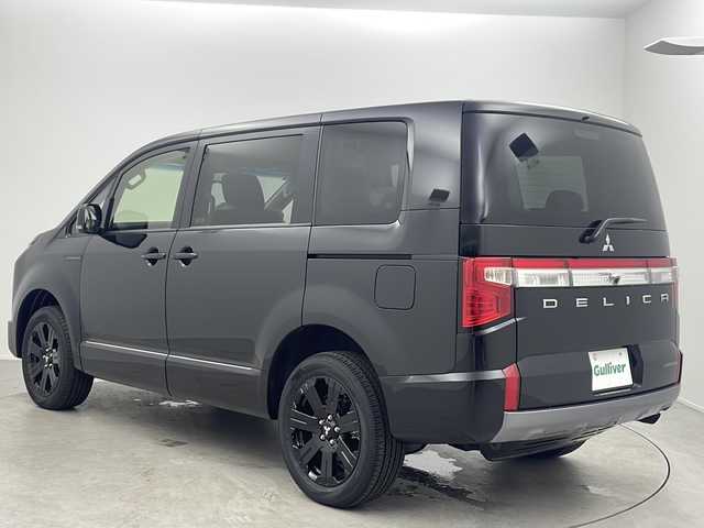 三菱 デリカＤ：５ シャモニー 大阪府 2025(令7)年 0.1千km 黒 登録済み未使用車/バックカメラ(全方位)/100V電源/クルーズコントロール(追従走行あり)/ブラインドスポットモニター/パドルシフト/オートライト/オートマチックハイビーム/衝突軽減システム/横滑り防止システム/ステアリングヒーター/パワーシート(運転席)/パワーバックドア/両側パワースライドドア/スマートキー/純正18インチAW/保証書/取扱説明書