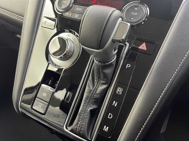 三菱 デリカＤ：５ シャモニー 大阪府 2025(令7)年 0.1千km 黒 登録済み未使用車/バックカメラ(全方位)/100V電源/クルーズコントロール(追従走行あり)/ブラインドスポットモニター/パドルシフト/オートライト/オートマチックハイビーム/衝突軽減システム/横滑り防止システム/ステアリングヒーター/パワーシート(運転席)/パワーバックドア/両側パワースライドドア/スマートキー/純正18インチAW/保証書/取扱説明書