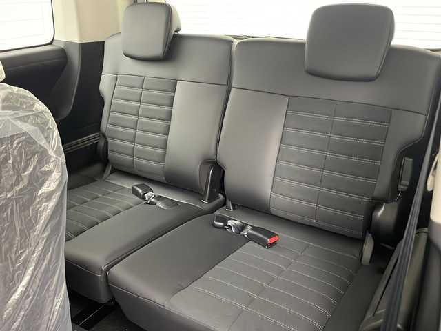 三菱 デリカＤ：５ シャモニー 大阪府 2025(令7)年 0.1千km 黒 登録済み未使用車/バックカメラ(全方位)/100V電源/クルーズコントロール(追従走行あり)/ブラインドスポットモニター/パドルシフト/オートライト/オートマチックハイビーム/衝突軽減システム/横滑り防止システム/ステアリングヒーター/パワーシート(運転席)/パワーバックドア/両側パワースライドドア/スマートキー/純正18インチAW/保証書/取扱説明書