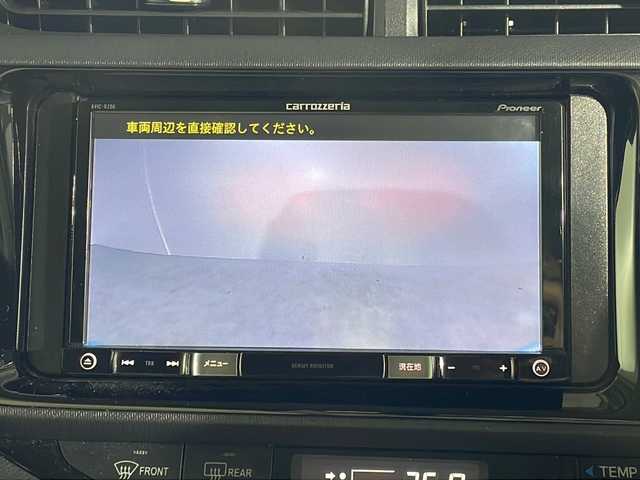 トヨタ アクア S 沖縄県 2016(平28)年 9万km シルバーマイカM 禁煙車/社外7インチナビ（HVIC-RZ06）/（フルセグ/CD/DVD/BT）/バックカメラ/前方ドライブレコーダー/純正フロアマット/プッシュスタート/スマートキー/ETC