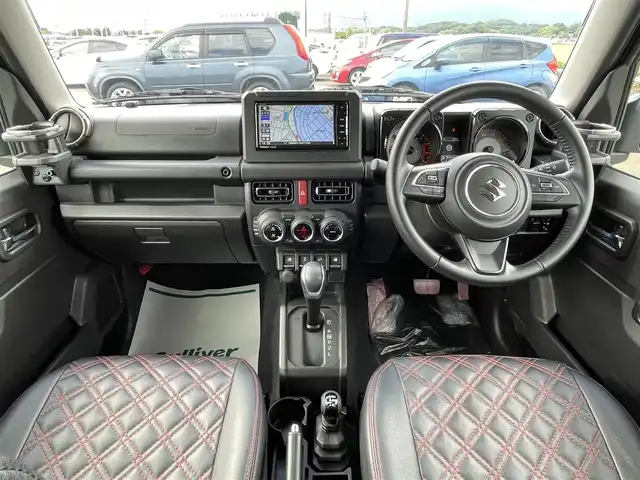 スズキ ジムニー XC 佐賀県 2021(令3)年 2.5万km ブルーイッシュブラックパール3 純正7型ナビゲーション「CN-RE07WP」/・AM/FM/CD/DVD/フルセグ/BT//・バックカメラ/RAYS製16インチアルミホイール/2インチアップ/純正オプショングリル/純正前方ドライブレコーダー/社外ドリンクホルダー/背面タイヤ車載/革巻きステアリング/ステアリングリモコン/シートヒーター「運転席/助手席」/スマートキー/黒革調シートカバー/プッシュスタート/ビルトインETC/純正フロアマット/純正ドアバイザー/新車保証書/取扱説明書/スペアキー1本/スズキセーフティーサポート/・デュアルセンサーブレーキサポート（自動ブレーキ）/・誤発進抑制機能（AT車）/・車線逸脱警報機能/・ふらつき警報機能/・標識認識機能/・先行車発進お知らせ機能/・ESP（車両走行安定補助システム）/・ヒルホールドコントロール/・ヒルディセントコントロール/・エマージェンシーストップシグナル