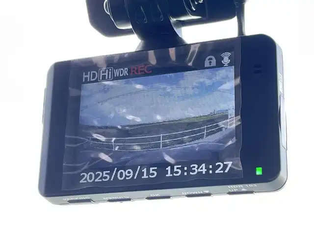 スズキ ジムニー XC 佐賀県 2021(令3)年 2.5万km ブルーイッシュブラックパール3 純正7型ナビゲーション「CN-RE07WP」/・AM/FM/CD/DVD/フルセグ/BT//・バックカメラ/RAYS製16インチアルミホイール/2インチアップ/純正オプショングリル/純正前方ドライブレコーダー/社外ドリンクホルダー/背面タイヤ車載/革巻きステアリング/ステアリングリモコン/シートヒーター「運転席/助手席」/スマートキー/黒革調シートカバー/プッシュスタート/ビルトインETC/純正フロアマット/純正ドアバイザー/新車保証書/取扱説明書/スペアキー1本/スズキセーフティーサポート/・デュアルセンサーブレーキサポート（自動ブレーキ）/・誤発進抑制機能（AT車）/・車線逸脱警報機能/・ふらつき警報機能/・標識認識機能/・先行車発進お知らせ機能/・ESP（車両走行安定補助システム）/・ヒルホールドコントロール/・ヒルディセントコントロール/・エマージェンシーストップシグナル