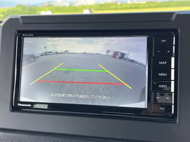 スズキ ジムニー XC 佐賀県 2021(令3)年 2.5万km ブルーイッシュブラックパール3 純正7型ナビゲーション「CN-RE07WP」/・AM/FM/CD/DVD/フルセグ/BT//・バックカメラ/RAYS製16インチアルミホイール/2インチアップ/純正オプショングリル/純正前方ドライブレコーダー/社外ドリンクホルダー/背面タイヤ車載/革巻きステアリング/ステアリングリモコン/シートヒーター「運転席/助手席」/スマートキー/黒革調シートカバー/プッシュスタート/ビルトインETC/純正フロアマット/純正ドアバイザー/新車保証書/取扱説明書/スペアキー1本/スズキセーフティーサポート/・デュアルセンサーブレーキサポート（自動ブレーキ）/・誤発進抑制機能（AT車）/・車線逸脱警報機能/・ふらつき警報機能/・標識認識機能/・先行車発進お知らせ機能/・ESP（車両走行安定補助システム）/・ヒルホールドコントロール/・ヒルディセントコントロール/・エマージェンシーストップシグナル