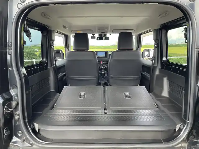 スズキ ジムニー XC 佐賀県 2021(令3)年 2.5万km ブルーイッシュブラックパール3 純正7型ナビゲーション「CN-RE07WP」/・AM/FM/CD/DVD/フルセグ/BT//・バックカメラ/RAYS製16インチアルミホイール/2インチアップ/純正オプショングリル/純正前方ドライブレコーダー/社外ドリンクホルダー/背面タイヤ車載/革巻きステアリング/ステアリングリモコン/シートヒーター「運転席/助手席」/スマートキー/黒革調シートカバー/プッシュスタート/ビルトインETC/純正フロアマット/純正ドアバイザー/新車保証書/取扱説明書/スペアキー1本/スズキセーフティーサポート/・デュアルセンサーブレーキサポート（自動ブレーキ）/・誤発進抑制機能（AT車）/・車線逸脱警報機能/・ふらつき警報機能/・標識認識機能/・先行車発進お知らせ機能/・ESP（車両走行安定補助システム）/・ヒルホールドコントロール/・ヒルディセントコントロール/・エマージェンシーストップシグナル