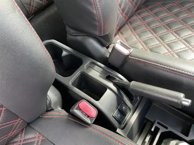 スズキ ジムニー XC 佐賀県 2021(令3)年 2.5万km ブルーイッシュブラックパール3 純正7型ナビゲーション「CN-RE07WP」/・AM/FM/CD/DVD/フルセグ/BT//・バックカメラ/RAYS製16インチアルミホイール/2インチアップ/純正オプショングリル/純正前方ドライブレコーダー/社外ドリンクホルダー/背面タイヤ車載/革巻きステアリング/ステアリングリモコン/シートヒーター「運転席/助手席」/スマートキー/黒革調シートカバー/プッシュスタート/ビルトインETC/純正フロアマット/純正ドアバイザー/新車保証書/取扱説明書/スペアキー1本/スズキセーフティーサポート/・デュアルセンサーブレーキサポート（自動ブレーキ）/・誤発進抑制機能（AT車）/・車線逸脱警報機能/・ふらつき警報機能/・標識認識機能/・先行車発進お知らせ機能/・ESP（車両走行安定補助システム）/・ヒルホールドコントロール/・ヒルディセントコントロール/・エマージェンシーストップシグナル