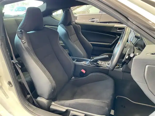 トヨタ ８６ GRスポーツ 岐阜県 2020(令2)年 2.9万km クリスタルホワイトパール ワンオーナー　/メーカー純正ナビ//フルセグテレビ/Bluetooth/CD/DVD /純正ドライブレコーダー　/純正ETC　/純正17インチアルミホイール　/純正フロアマット　/リアフォグランプ　/ドアバイザー/保証書/取扱説明書/ナビ取扱説明書