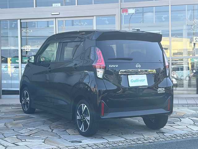 日産 デイズ HWS G ターボ プロパイロットED 静岡県 2024(令6)年 0.8万km ブラック 純正ナビ/・AM/FM/・SD/・ドライブレコーダー/・レコーダーリンク/・Bluetooth/・HDMI/・フルセグTV/主要装備/・ドライブレコーダー/・プロパイロット/・レーダークルコン/・アラウンドビューモニター/・レザーシート/・ＬＥＤヘッドライト/・コーナーセンサー/・ＥＴＣ２．０/・エマージェンシーブレーキ/・車線逸脱防止/・サイドカーテンエアバッグ