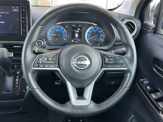 日産 デイズ HWS G ターボ プロパイロットED 静岡県 2024(令6)年 0.8万km ブラック 純正ナビ/・AM/FM/・SD/・ドライブレコーダー/・レコーダーリンク/・Bluetooth/・HDMI/・フルセグTV/主要装備/・ドライブレコーダー/・プロパイロット/・レーダークルコン/・アラウンドビューモニター/・レザーシート/・ＬＥＤヘッドライト/・コーナーセンサー/・ＥＴＣ２．０/・エマージェンシーブレーキ/・車線逸脱防止/・サイドカーテンエアバッグ