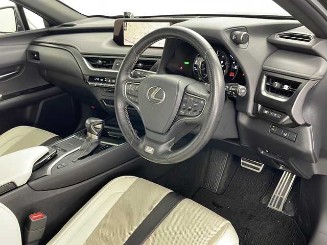 レクサス ＵＸ 250h Fスポーツ 道央・札幌 2018(平30)年 5.7万km テレーンカーキマイカM ・4WD/・寒冷地仕様/・純正ナビ&TV&CD&DVD&BT/・全方位カメラ/・プリクラッシュセーフティ/・クルーズコントロール/・シートヒーター/・ステアリングヒーター/・パワーバックドア/・レザーシート/・パワーシート/・純正ドライブレコーダー/・ETC/・LEDヘッドライト/・オートマチックハイビーム