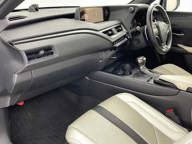 レクサス ＵＸ 250h Fスポーツ 道央・札幌 2018(平30)年 5.7万km テレーンカーキマイカM ・4WD/・寒冷地仕様/・純正ナビ&TV&CD&DVD&BT/・全方位カメラ/・プリクラッシュセーフティ/・クルーズコントロール/・シートヒーター/・ステアリングヒーター/・パワーバックドア/・レザーシート/・パワーシート/・純正ドライブレコーダー/・ETC/・LEDヘッドライト/・オートマチックハイビーム