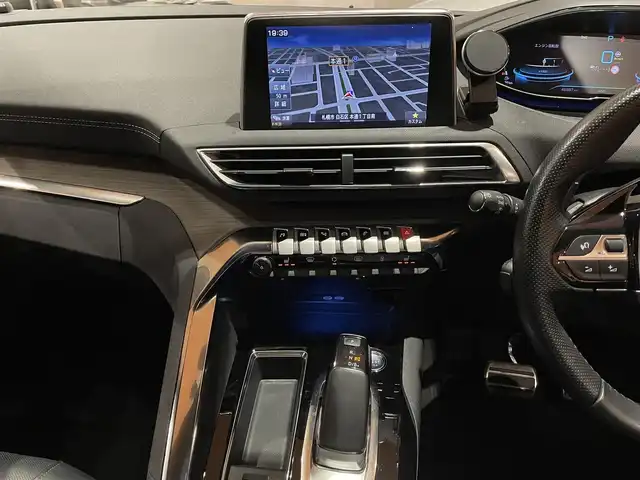 プジョー ３００８ GT ハイブリッド4 道央・札幌 2021(令3)年 4.7万km ネイクルホワイト パノラミックサンルーフ/ナビゲーションシステム/レザーパッケージ/純正メモリナビ/360°カメラ/パーキングアシスト/ACC/ブラインドスポットアシスト/レーンキープアシスト/本革シート/シートヒーター/LEDヘッドライト/ドライブレコーダー/パワーテールゲート