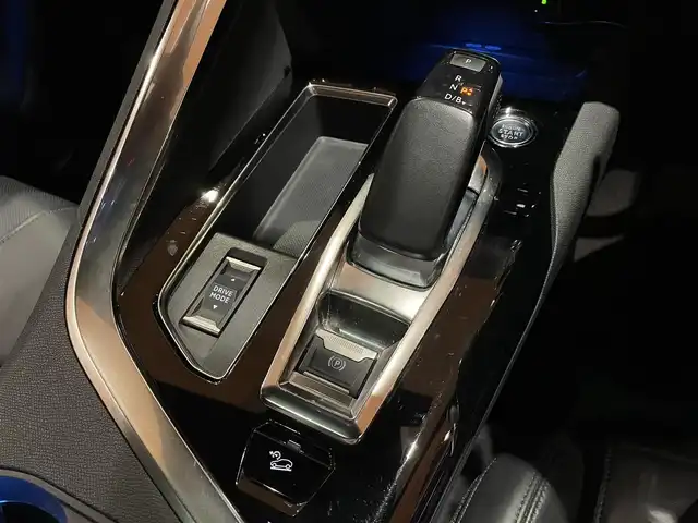 プジョー ３００８ GT ハイブリッド4 道央・札幌 2021(令3)年 4.7万km ネイクルホワイト パノラミックサンルーフ/ナビゲーションシステム/レザーパッケージ/純正メモリナビ/360°カメラ/パーキングアシスト/ACC/ブラインドスポットアシスト/レーンキープアシスト/本革シート/シートヒーター/LEDヘッドライト/ドライブレコーダー/パワーテールゲート