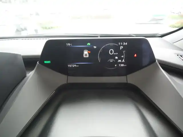 トヨタ プリウス Z 東京都 2024(令6)年 1.6万km パール ワンオーナー車 4WD/保証書・ユーザーガイドあり/モデリスタNEOエアロ/パノラマルーフ/純正12.3インチナビ・TV/　TVジャンパー・2.0ETC/　パノラミックビューモニター/　デジタルインナーミラー/　置くだけ充電/パワーバックドア/トヨタチームメイト/　セーフティセンス/　ブラインドスポットモニター/　クリアランスソナー/運転席パワーシート/　前席シートヒーター/　ベンチレーター/　ステアリングヒーター/フットイルミ/AC100V電源/スマートキー×2個