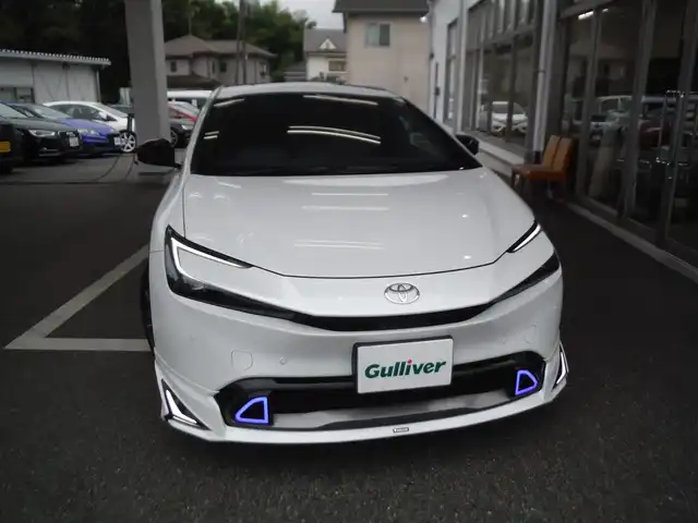 トヨタ プリウス Z 東京都 2024(令6)年 1.6万km パール ワンオーナー車 4WD/保証書・ユーザーガイドあり/モデリスタNEOエアロ/パノラマルーフ/純正12.3インチナビ・TV/　TVジャンパー・2.0ETC/　パノラミックビューモニター/　デジタルインナーミラー/　置くだけ充電/パワーバックドア/トヨタチームメイト/　セーフティセンス/　ブラインドスポットモニター/　クリアランスソナー/運転席パワーシート/　前席シートヒーター/　ベンチレーター/　ステアリングヒーター/フットイルミ/AC100V電源/スマートキー×2個