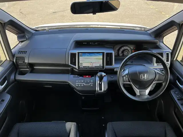 ホンダ ステップワゴン スパーダ パワーエディション 道央・札幌 2013(平25)年 8.9万km パール ４WD/寒冷地仕様/純正メモリーナビ/AM/FM/BT/SD/CD/DVD/フルセグ/横滑り防止装置/バックカメラ/ビルトインETC/アイドリングストップ/ワイパーデアイサー/ECON/両側パワースライドドア/革巻きステアリング/ステアリングリモコン/パドルシフト/MTモード付AT/キセノンヘッドライト/オートライト/フォグランプ/電動格納ミラー/ヒーテッドドアミラー/ウィンカーミラー/純正フロアマット/ドアバイザー/社外エンジンスターター/社外AW付冬タイヤ積込/205/65/R16/2021年/山7mm