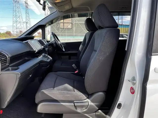ホンダ ステップワゴン スパーダ パワーエディション 道央・札幌 2013(平25)年 8.9万km パール ４WD/寒冷地仕様/純正メモリーナビ/AM/FM/BT/SD/CD/DVD/フルセグ/横滑り防止装置/バックカメラ/ビルトインETC/アイドリングストップ/ワイパーデアイサー/ECON/両側パワースライドドア/革巻きステアリング/ステアリングリモコン/パドルシフト/MTモード付AT/キセノンヘッドライト/オートライト/フォグランプ/電動格納ミラー/ヒーテッドドアミラー/ウィンカーミラー/純正フロアマット/ドアバイザー/社外エンジンスターター/社外AW付冬タイヤ積込/205/65/R16/2021年/山7mm