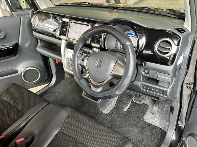 スズキ ハスラー Jスタイル Ⅱ 静岡県 2016(平28)年 4.7万km ブルーイッシュブラックパール3 純正ディスプレイオーディオ/CD/DVD/AM/FM/フルセグ/USB/ipod/Bluetooth/aha/AUX/主要装備/・純正ディスプレイオーディオ　/・レーンキープアシスト　/・ステアリングリモコン　/・ＥＴＣ　/・全方位カメラ　/・ドライブレコーダー/・オートライト　/・シートヒーター　/・横滑り防止装置　/・純正アルミホイール　/・スマートキー　/・衝突軽減システム/・プッシュスタート/。アイドリングストップ