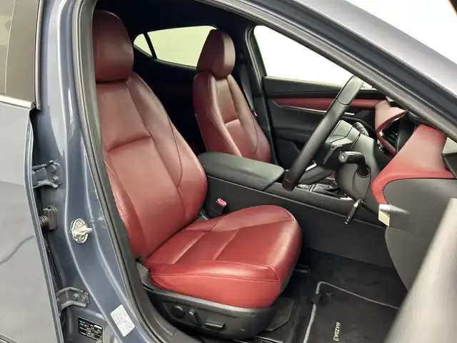 マツダ マツダ３ファストバック 20S バーガンディセレクション 三重県 2021(令3)年 4.3万km ポリメタルグレーM /禁煙車//マツダコネクトナビ//Bluetooth/CD/DVD/フルセグ/HDMI/AM/FM//レーダークルーズコントロール//前席シートヒーター//ステアリングヒーター//メモリ機能付パワーシート//ヘッドアップディスプレイ//ブラインドスポットモニター//全方位カメラ//オートハイビーム//パドルシフト//前後ドライブレコーダー//赤革レザーシート//純正18インチAW