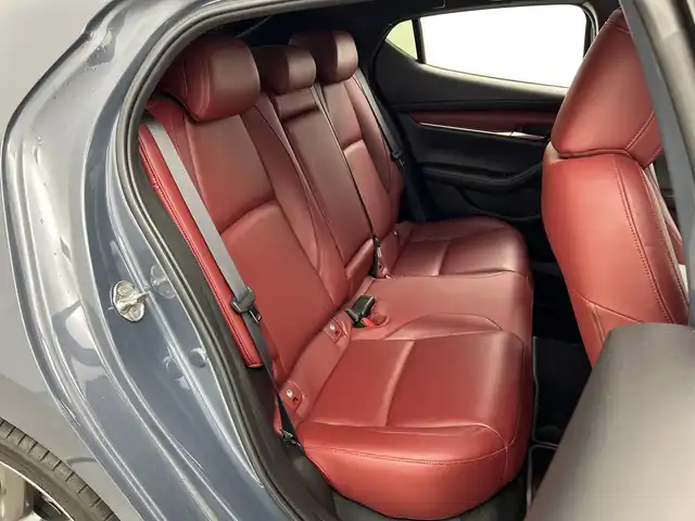 マツダ マツダ３ファストバック 20S バーガンディセレクション 三重県 2021(令3)年 4.3万km ポリメタルグレーM /禁煙車//マツダコネクトナビ//Bluetooth/CD/DVD/フルセグ/HDMI/AM/FM//レーダークルーズコントロール//前席シートヒーター//ステアリングヒーター//メモリ機能付パワーシート//ヘッドアップディスプレイ//ブラインドスポットモニター//全方位カメラ//オートハイビーム//パドルシフト//前後ドライブレコーダー//赤革レザーシート//純正18インチAW