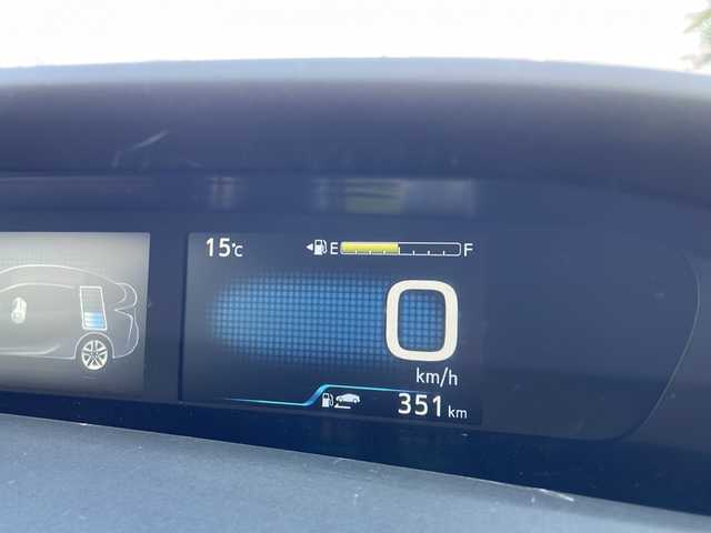 トヨタ プリウス S ツーリングセレ ブラックED 山口県 2022(令4)年 4.6万km プレシャスブラックパール 純正8インチディスプレイオーディオ/Bluetooth/バックカメラ/Toyota Safety Sense/・衝突軽減システム/・アダプティブクルーズコントロール/・レーンキープアシスト/・オートマチックハイビーム/ドライブレコーダー/ETC/AC100V充電/純正17インチAW/LEDヘッドライト/ハーフレザーシート/シートヒーター/革巻きステアリング/ステアリングスイッチ/スマートキー＆プッシュスタート