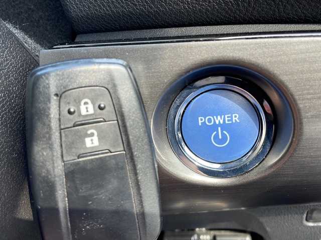 トヨタ プリウス S ツーリングセレ ブラックED 山口県 2022(令4)年 4.6万km プレシャスブラックパール 純正8インチディスプレイオーディオ/Bluetooth/バックカメラ/Toyota Safety Sense/・衝突軽減システム/・アダプティブクルーズコントロール/・レーンキープアシスト/・オートマチックハイビーム/ドライブレコーダー/ETC/AC100V充電/純正17インチAW/LEDヘッドライト/ハーフレザーシート/シートヒーター/革巻きステアリング/ステアリングスイッチ/スマートキー＆プッシュスタート