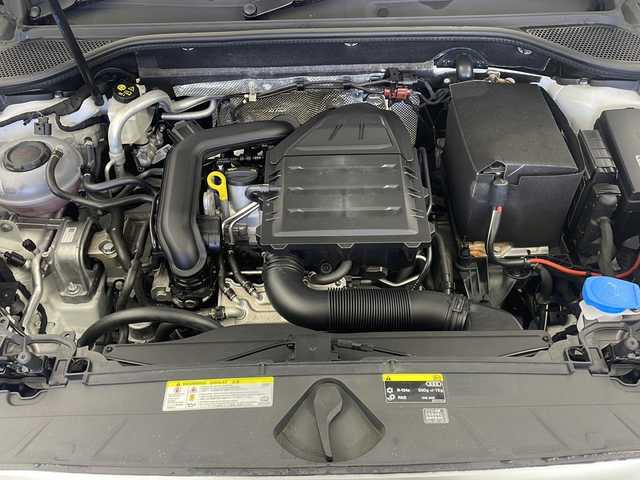 アウディ Ｑ２ 1．0 TFSI スポーツ 栃木県 2018(平30)年 4.4万km 白 純正ナビ/（BT/CD/DVD/フルセグ/AM/FM）/バックカメラ/横滑り防止/クルーズコントロール/クリアランナソー/アイドリングストップ/MTモード付AT/ビルトインETC2.0/ドライブレコーダー/前席シートヒーター/純正アルミホイール/プッシュスタート/スマートキー/スペアキー