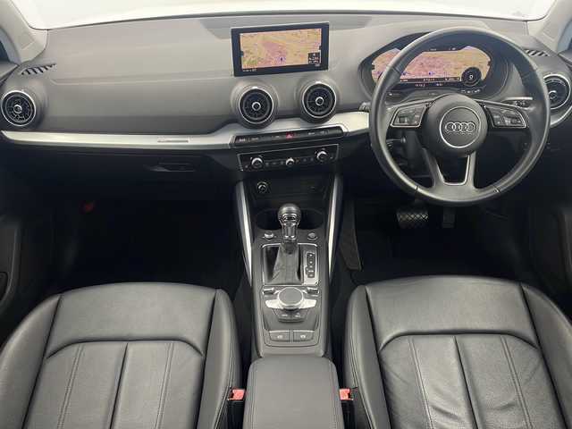 アウディ Ｑ２ 1．0 TFSI スポーツ 栃木県 2018(平30)年 4.4万km 白 純正ナビ/（BT/CD/DVD/フルセグ/AM/FM）/バックカメラ/横滑り防止/クルーズコントロール/クリアランナソー/アイドリングストップ/MTモード付AT/ビルトインETC2.0/ドライブレコーダー/前席シートヒーター/純正アルミホイール/プッシュスタート/スマートキー/スペアキー