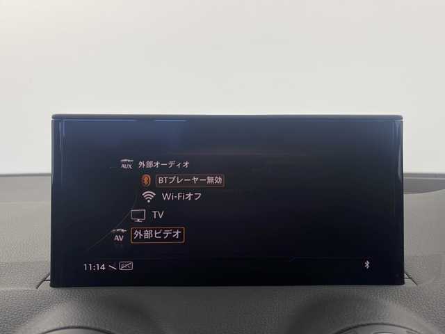 アウディ Ｑ２ 1．0 TFSI スポーツ 栃木県 2018(平30)年 4.4万km 白 純正ナビ/（BT/CD/DVD/フルセグ/AM/FM）/バックカメラ/横滑り防止/クルーズコントロール/クリアランナソー/アイドリングストップ/MTモード付AT/ビルトインETC2.0/ドライブレコーダー/前席シートヒーター/純正アルミホイール/プッシュスタート/スマートキー/スペアキー